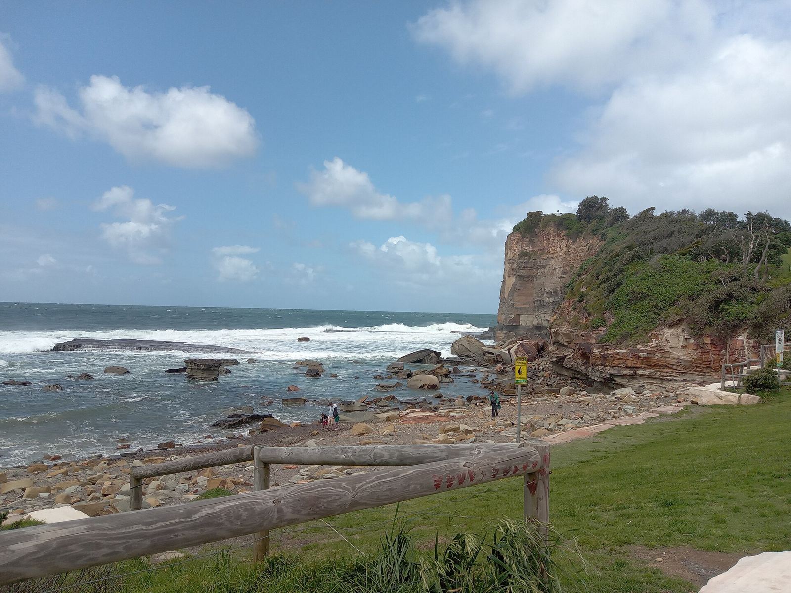 Sea cliffs and rock shelf at Terrigal